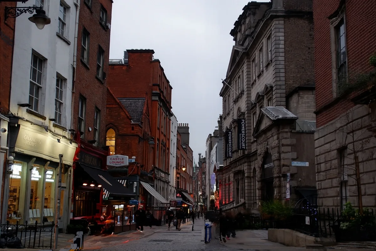 Evening on a cobbled street near the Powerscourt Centre in Dublin.