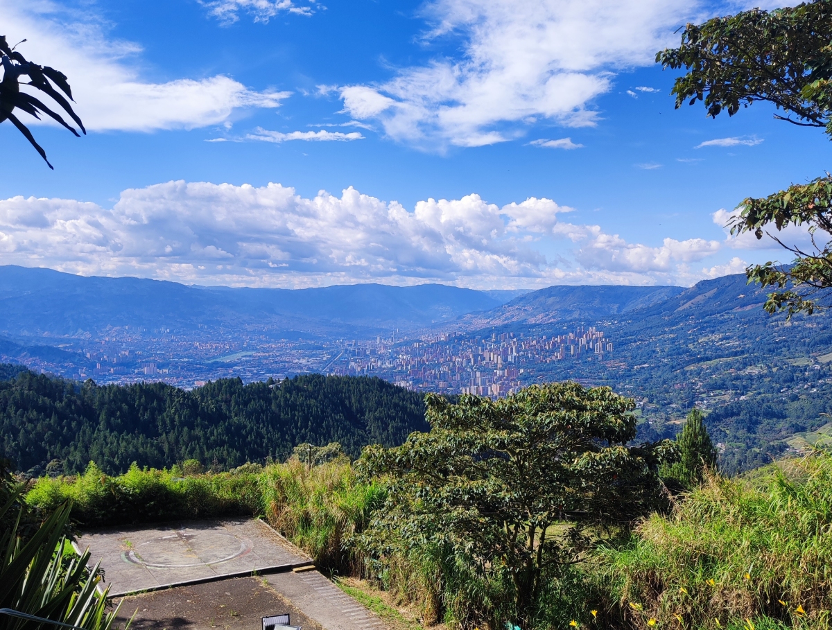 Πανοραμική θέα του Μεδεγίν από το ελικοδρόμιο της πρώην φυλακής Λα Κατεντράλ.
