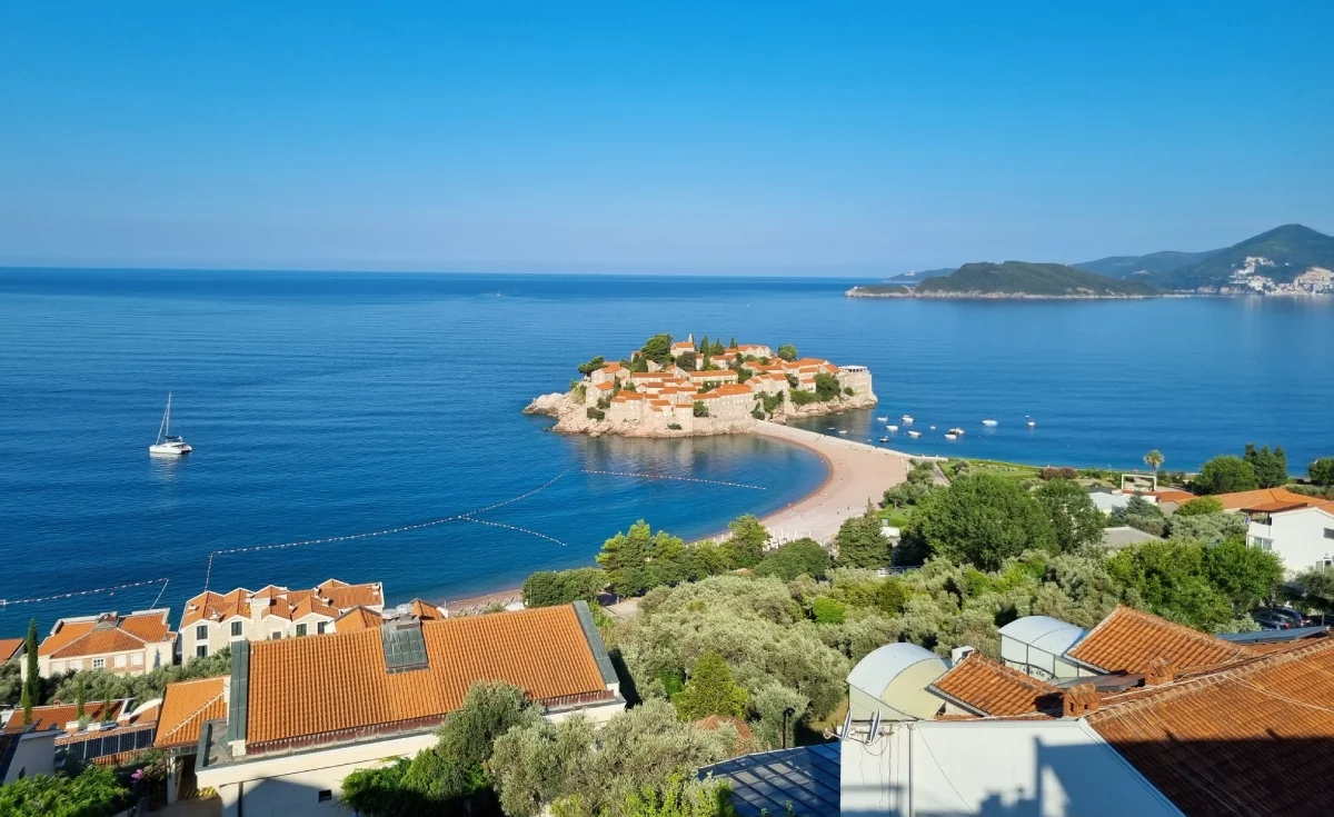 Θέα στο Sveti Stefan κοντά στη Μπούντβα, Μαυροβούνιο