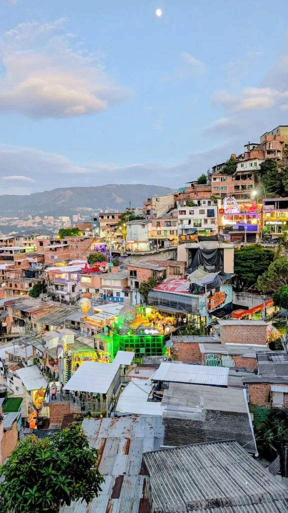 Η Comuna 13 από ψηλά, τα σπίτια στην πλαγιά του Μεδεγίν