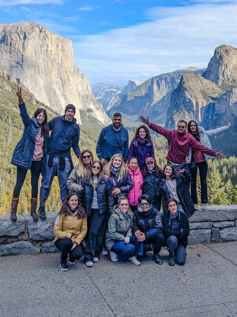 Η παρέα μπροστά στο El Capitan, στο Yosemite
