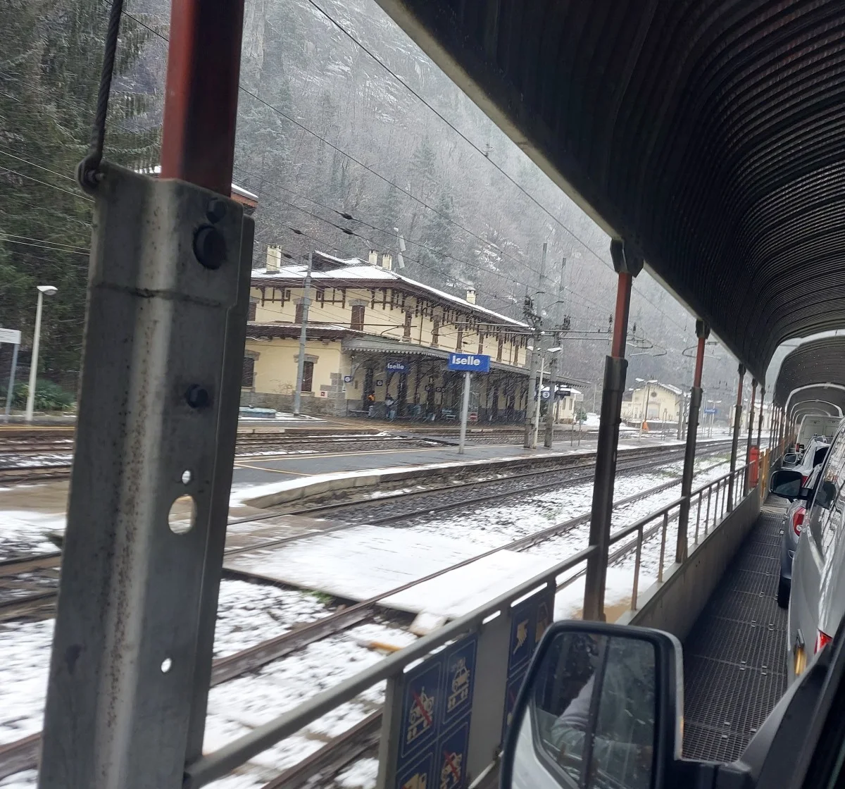 Van πάνω στο car train του Simplon στη διαδρομή από το Valais προς το Iselle της Ιταλίας.