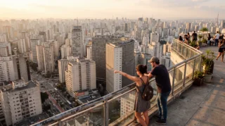 Το São Paulo από ψηλά, με το κτίριο Copan και ουρανοξύστες ως τον ορίζοντα